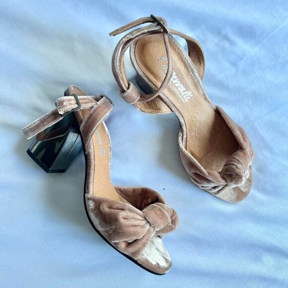 Lintervalle Velvet Heel Sandals Model Fairfield - Picture 1 of 3